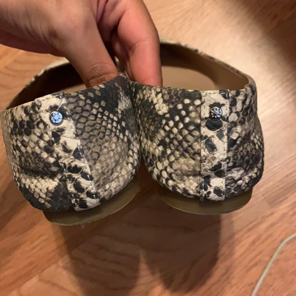 BCBGeneration snake print pointed flats | size 5 - Picture 3 of 4